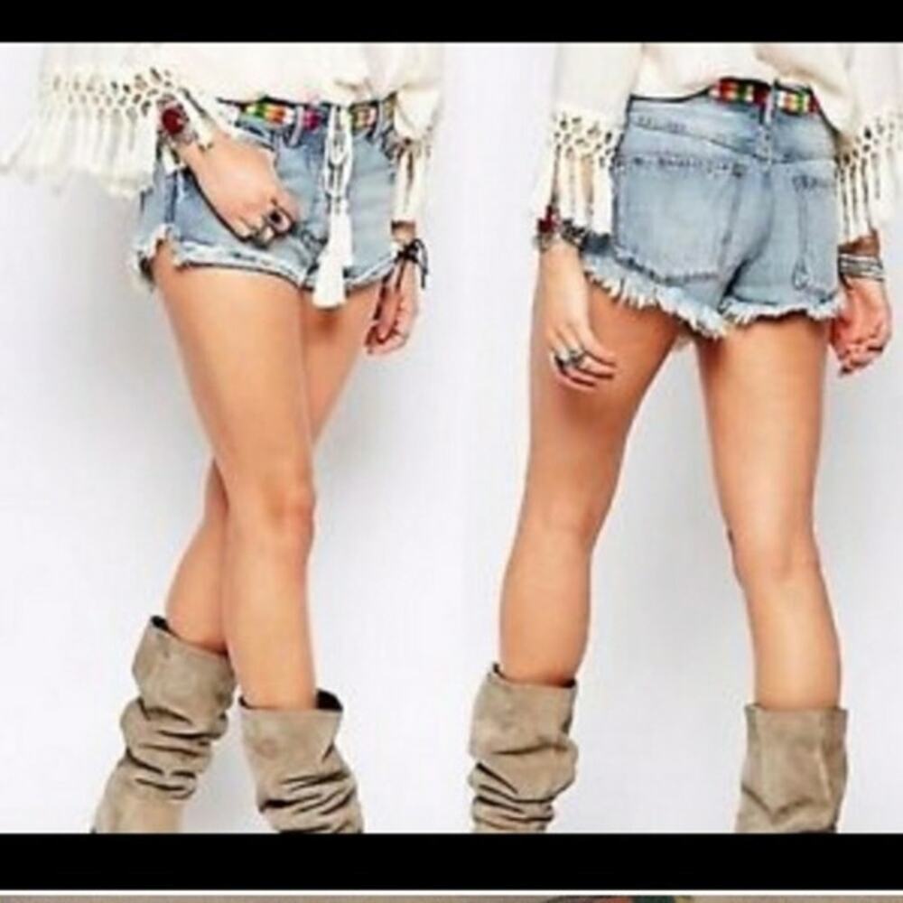 NEW- FREE PEOPLE Eliot Denim Shorts Button Embroidered Waistband Size:24
